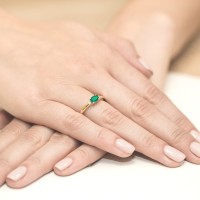 Pierścionek Złoty pr 585 Brylanty Szmaragd 0.40 ct
W006-585-SZ0.40-BD