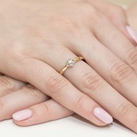 Pierścionek Złoty pr 585 Zaręczynowy z Brylantem 0,04 ct 
W187-585-B0.04-BD