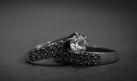 Poradnik: Jak konserwować i czyścić srebrną biżuterię?